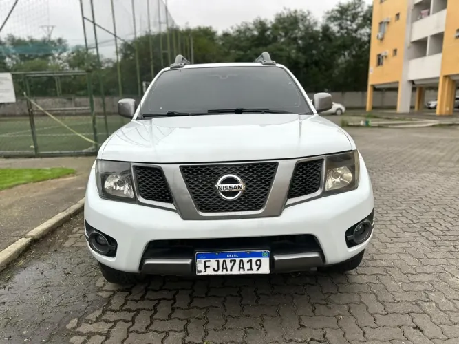 Nissan Frontier SV AT. CD 4X4 2.5 TB Dies. Aut. 2016