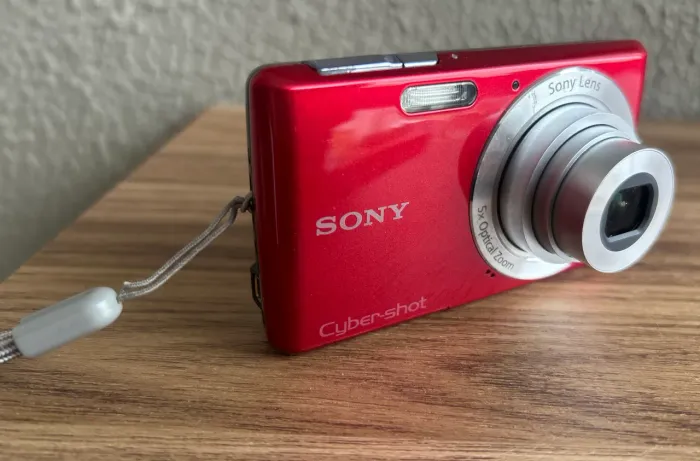 Sony Cybershot 14.1 megapixels - bateria nova - kit completo