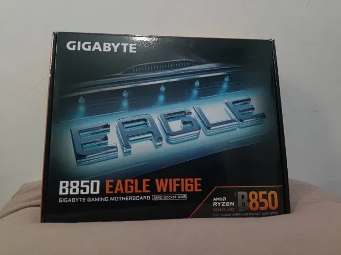 Placa Mãe Gigabyte B850 EAGLE,  ATX, Wi-Fi 6E, Bluetooth, AM5 - Lacrada