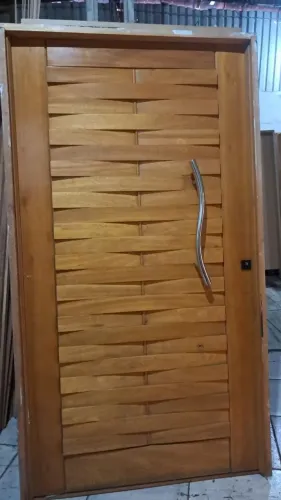 Porta pivotante 118x214 madeira eucalipto rosa 