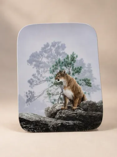 Placa Decorativa de Porcelana Colecionável "And The Cougar Rests" (1996)