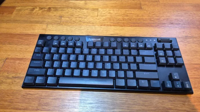 Teclado Redragon Horus TKL K622-RGB USB-C Mecânico RED
