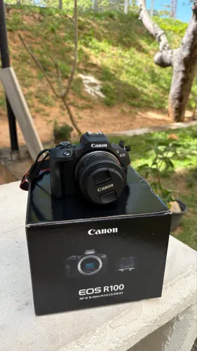 Câmera Canon R100