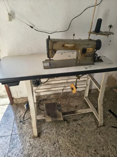 Máquina de costura reta industrial 