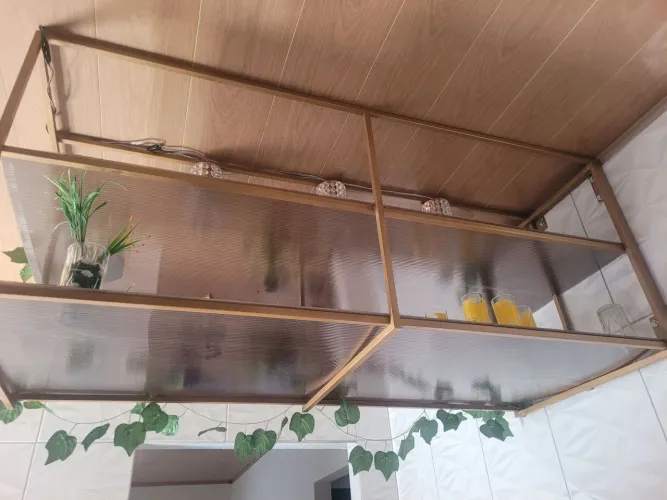 Prateleira suspensa para bancada de cozinha