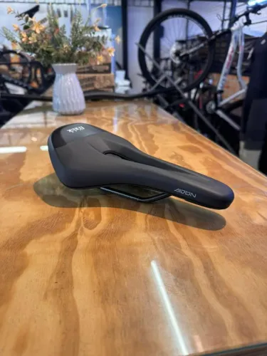 Selim Fizik Aidon 143mm - Nova com NF