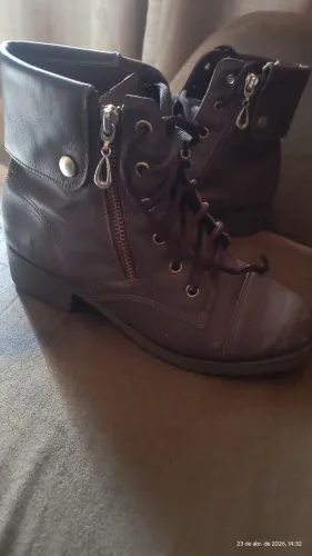 Bota de Couro com zíper número 35