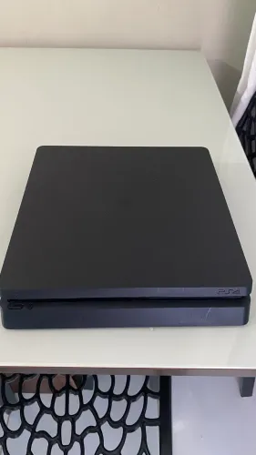 Vendo ps4 com 11 jogos e um terá de memória!