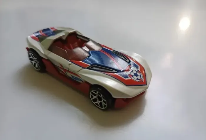 R0932 Football  Hot Wheels Blanco (Usado)