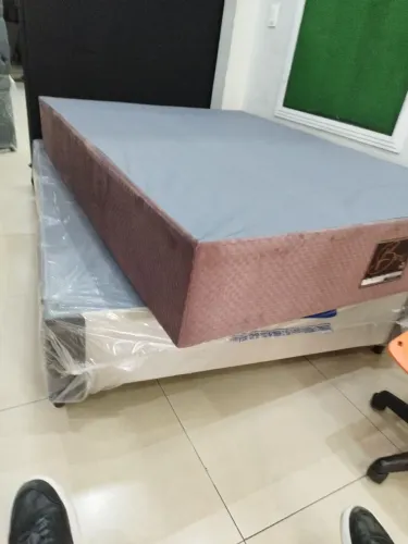 Cama box casal de mostruário de loja