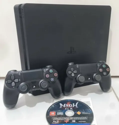 Ps4 slim (Garantia) 2 controles originais