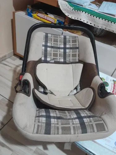 Vende-se  Bebê conforto 