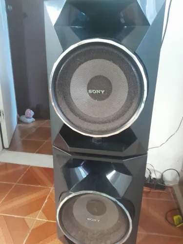 Duas caixas de som da Sony 
