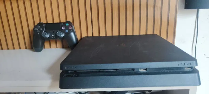 Playstation 4 slim