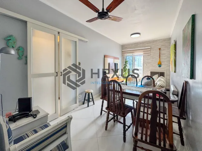 Apartamento com varanda a 2 quadras da praia nas Pitangueiras, Guarujá