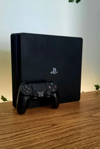 PS4 SLIM + 24 JOGOS (LOJA FÍSICA ?)