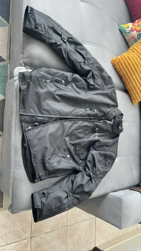 Vende-se jaqueta iron 3 zera usei um mês tamanho G3