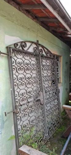 Portão de ferro antigo