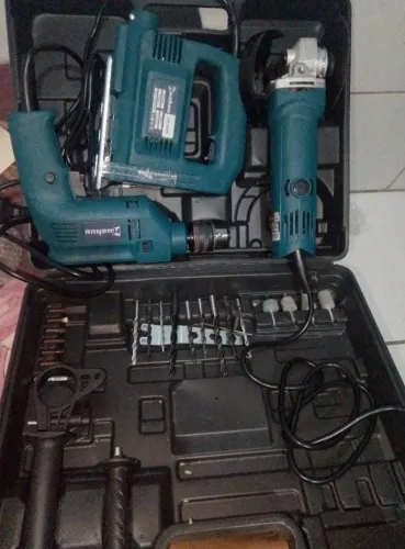 Ferramentas para construções pequenas e grandes.