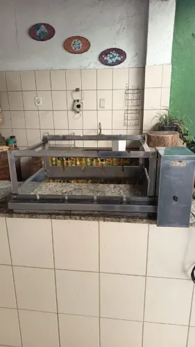 Churrasqueira em inox para 4 espetos