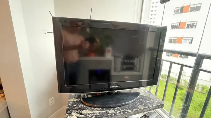 TV Samsung 32? LCD LN32A450 - 3 HDMI + Base Original