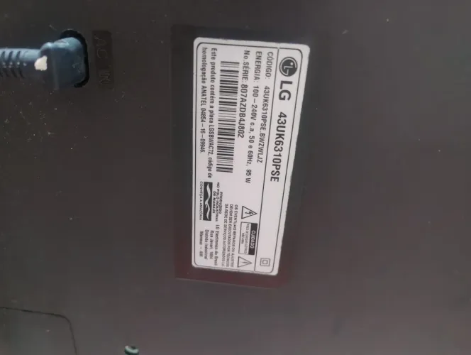 Tv para retirada de peças 