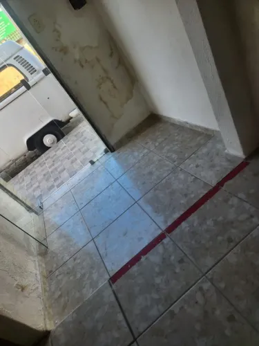 Alugo ponto pra comércio .
