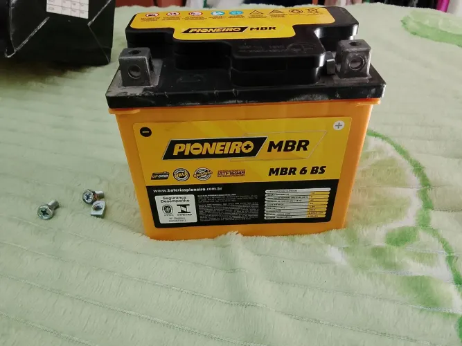vendo uma bateria de moto