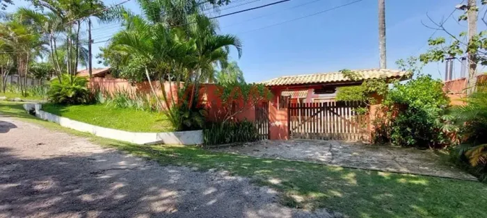 Chácara de 2000m² com 4 quartos em São Roque