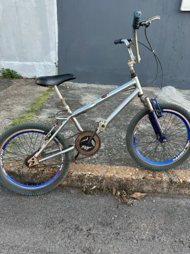 Bicicleta Cross cromada aro 20