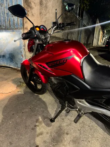 YAMAHA FAZER 250 VERMELHA MUITO CUIDADA