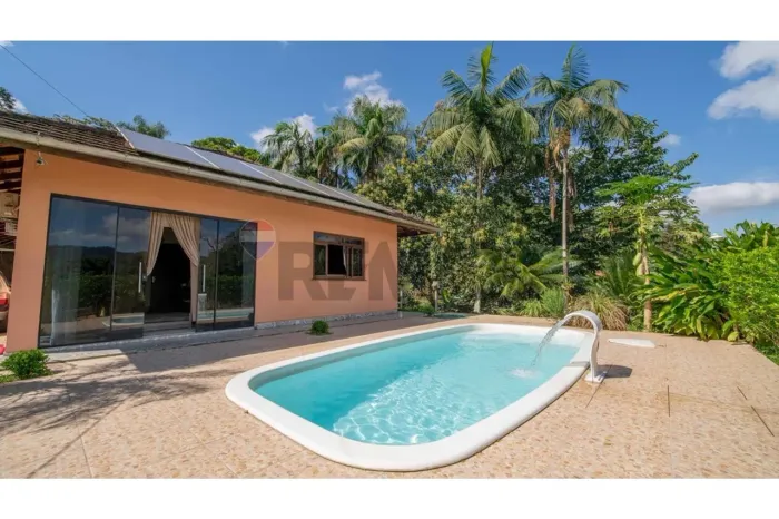 Casa ampla com piscina, área de festas e terreno de 1.070 m² em Testo Central Pomerode