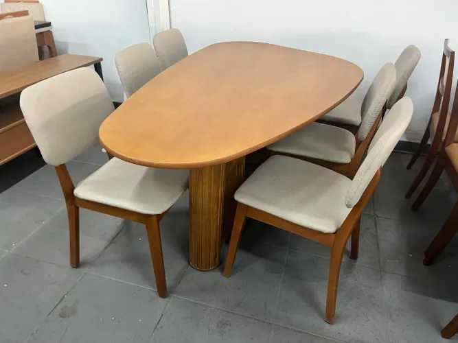 Mesa resistente de madeira a pronta entrega