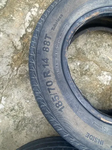 Pneus 185 70 ARO. 14