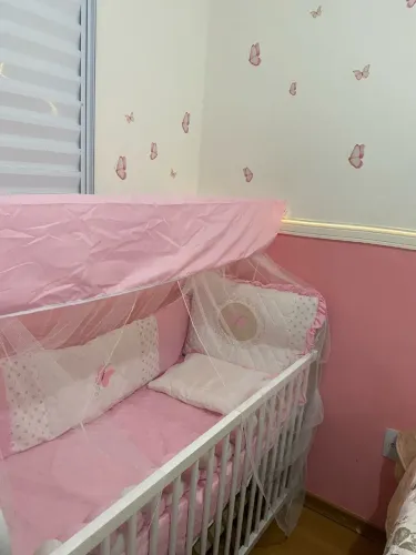 Berço semi-novo com kit berço 