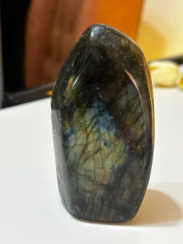cristal de labradorita polida
