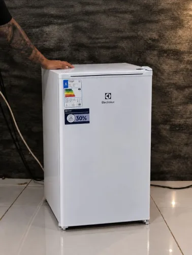 Frigobar Electrolux EM120, 122 L, 220 V Novo/Lacrado