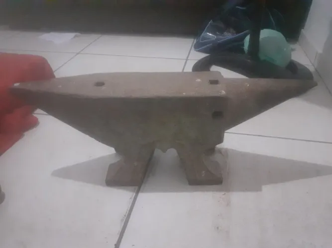 Bigorna Antiga De Ferreiro 50kg - Dois Chifres (Cutelaria E Forja)