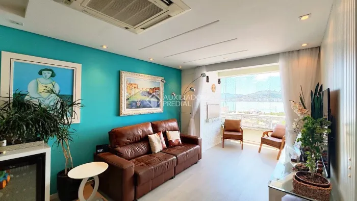 Apartamento 2 Dormitórios com Suíte e 3 Vagas no bairro Estreito - Florianópolis.