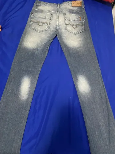 Calça jeans marca Aleatory 