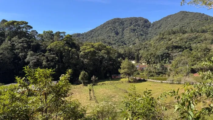 terreno de relevo muito suave e muito potencial