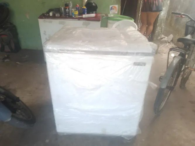 Freezer Esmaltec 250 litros novo