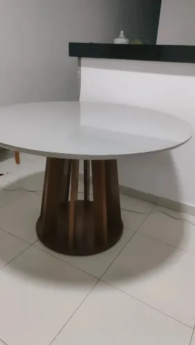 VENDO MESA LAQUEADA NOVA OFF WITHE COM 4 CADEIRAS NO LINHO NA CAIXA 
