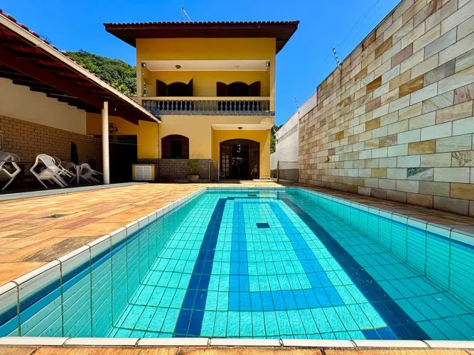 Casa à venda no Guaiúba no Guarujá, SP | QVista Inteligência Imobiliária Guarujá