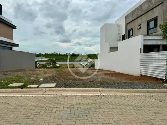 #Vende-se terreno no Condomínio Florais Safira parte alta , sol da manhã com vista para ár