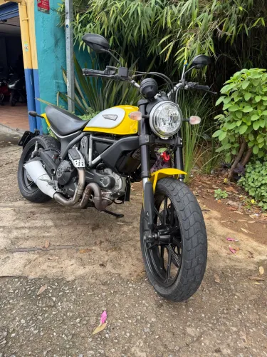 Ducati scrambler 