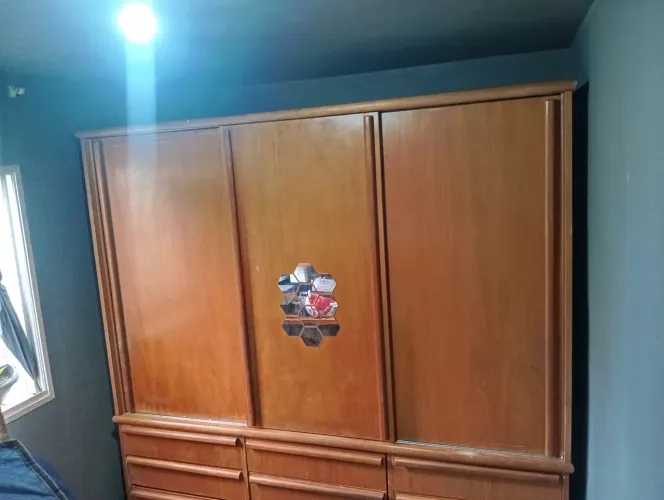 Guarda roupa de Madeira maciça