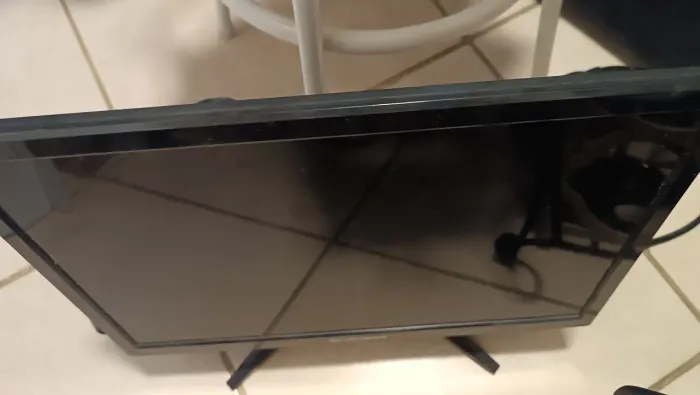 Monitor HDMI 15 polegadas usado