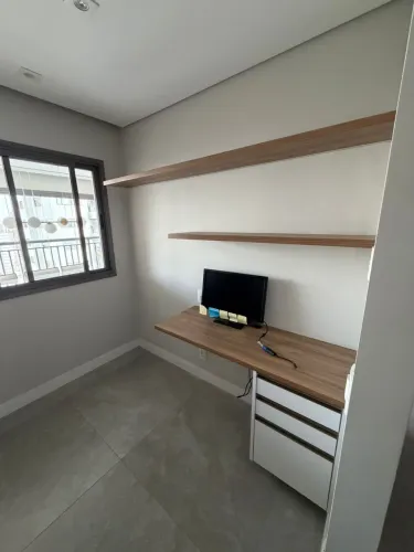Kit Armário, Prateleiras, Baú e Mesa Planejado - Semi-Novo