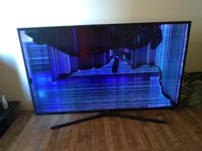 Smart TV Samsung 49" [TELA QUEBRADA]